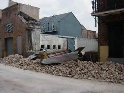 garage.jpg (49287 bytes)