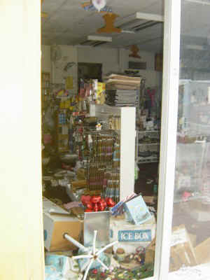 loottersss.jpg (41546 bytes)